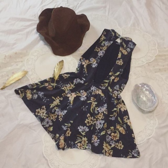 Romper - Picture 2 of 3